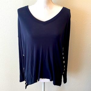Cabi V neck navy and white